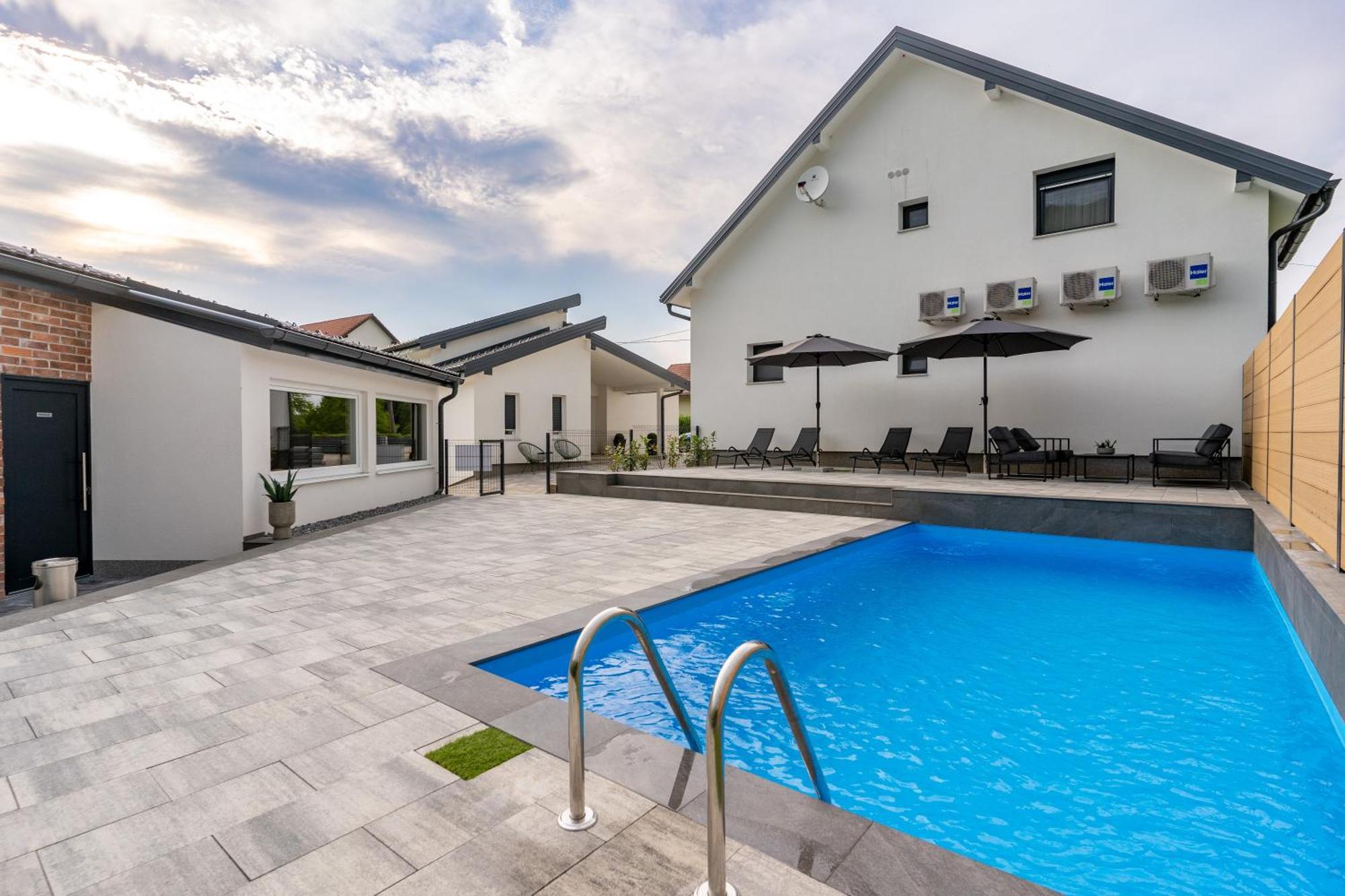 Apartments & Room Forest สลูน ภายนอก รูปภาพ
